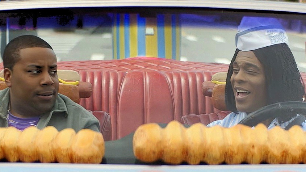 Kenan Thompson and Kel Mitchell sitting in the Good Burger mobile after 26 years