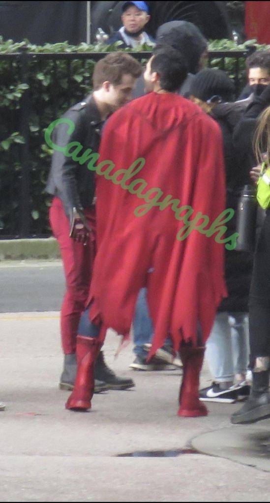 Superboy and Superman. Jordan Elsass and Tyler Hoechlin