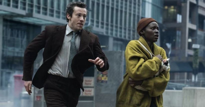 Eric and Samira running throug a street. Paramount.