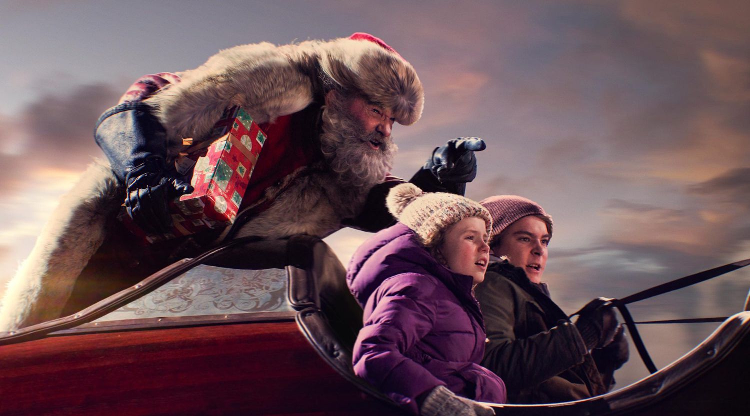 Kurt Russell as Santa, Darby Camp as Kate and Judah Lewis as Teddy Pierce flying in a sleigh