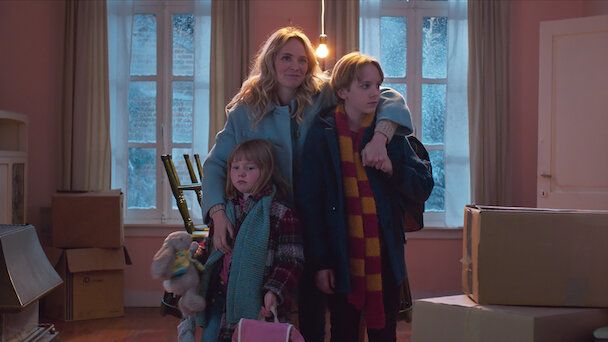 Mo Bakker, Bracha van Doesburgh in The Claus Family