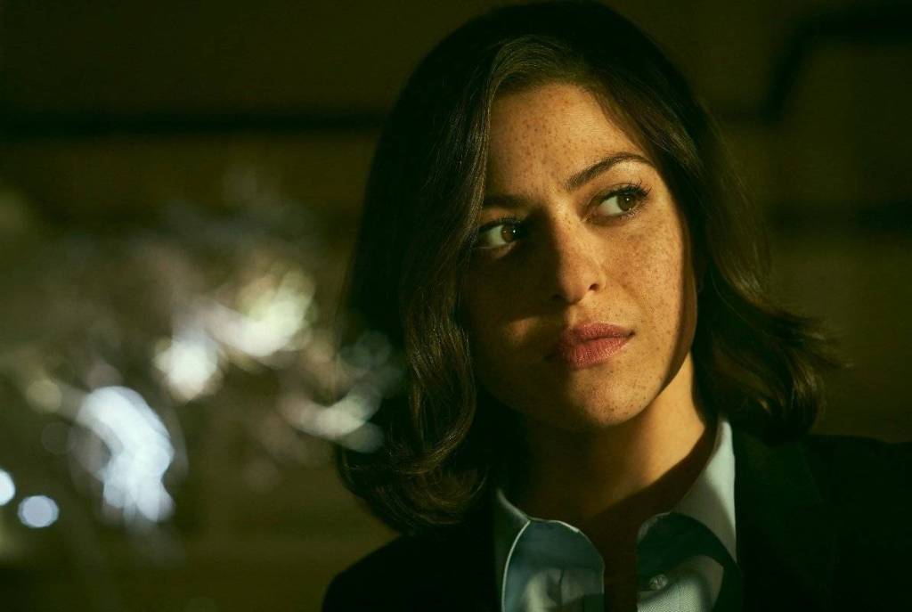 Working alongside Harper is his protégé “Angela Adams” (Alia Shawkat)